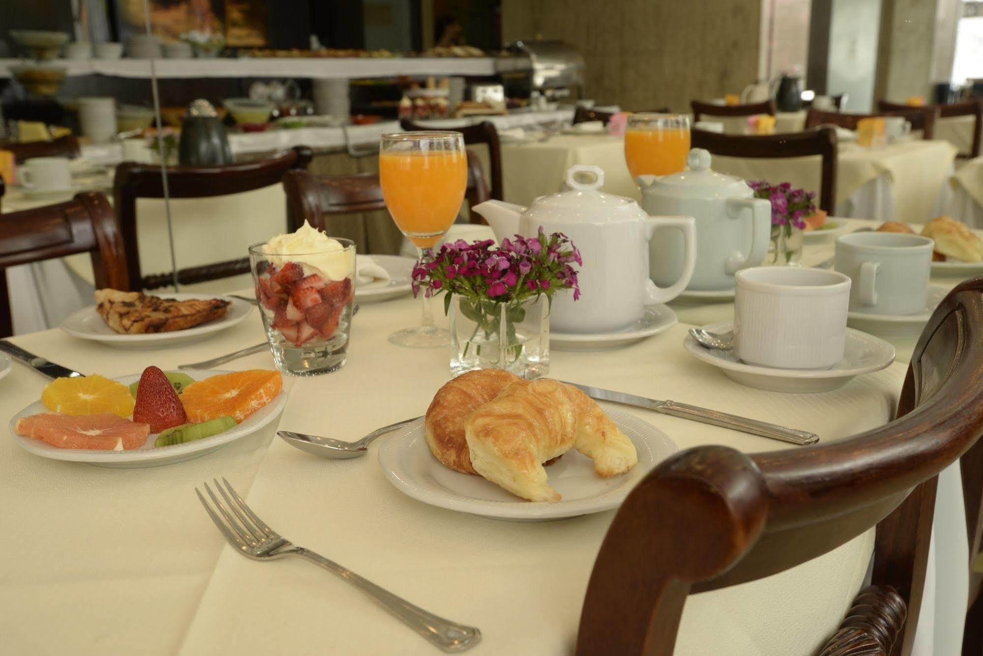 Bisonte Palace Hotel บัวโนสไอเรส ภายนอก รูปภาพ
